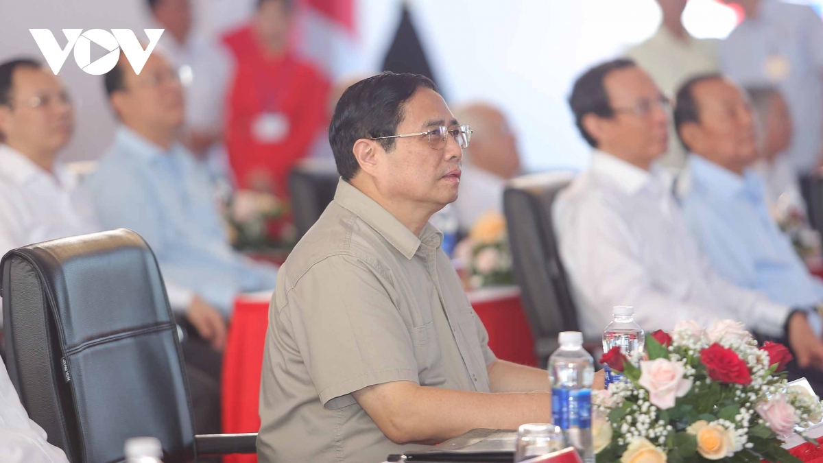 Thủ tướng Phạm Minh Chính tuyên bố khởi công 3 dự án trọng điểm ngành GTVT